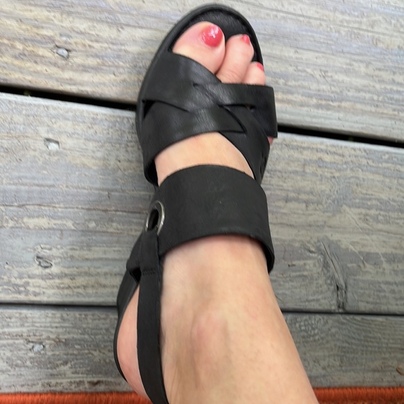 Born - Picture 2 of 7